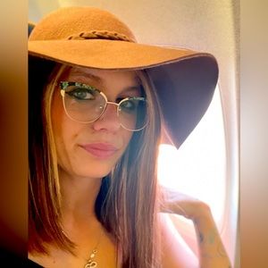 Meet your Posher, Cassie